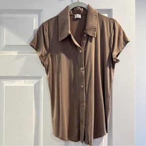 Aritzia Wilfred Pose short sleeve brand new tan